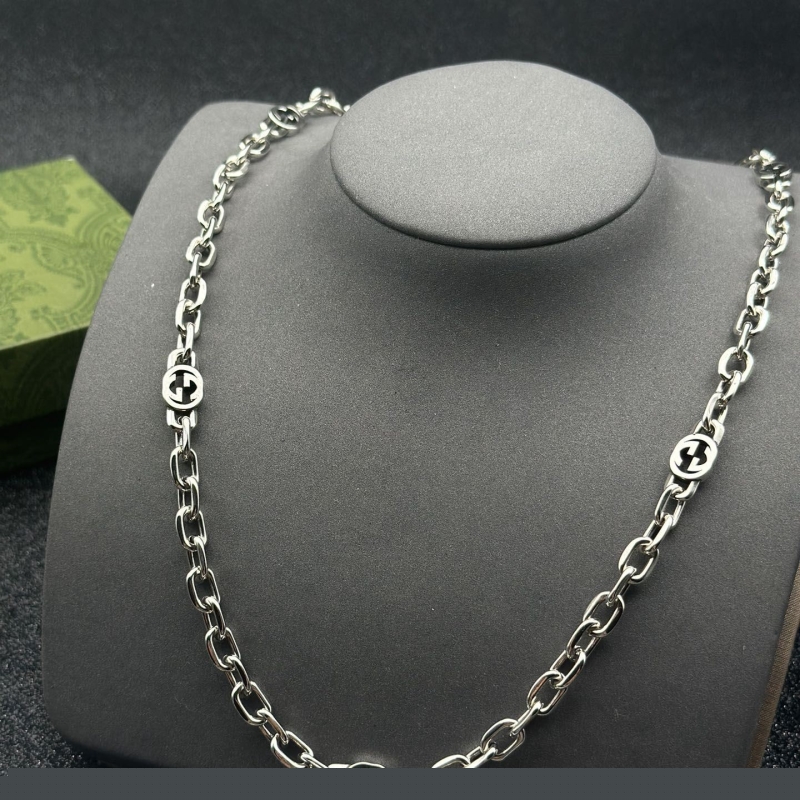 G*u*i necklaces